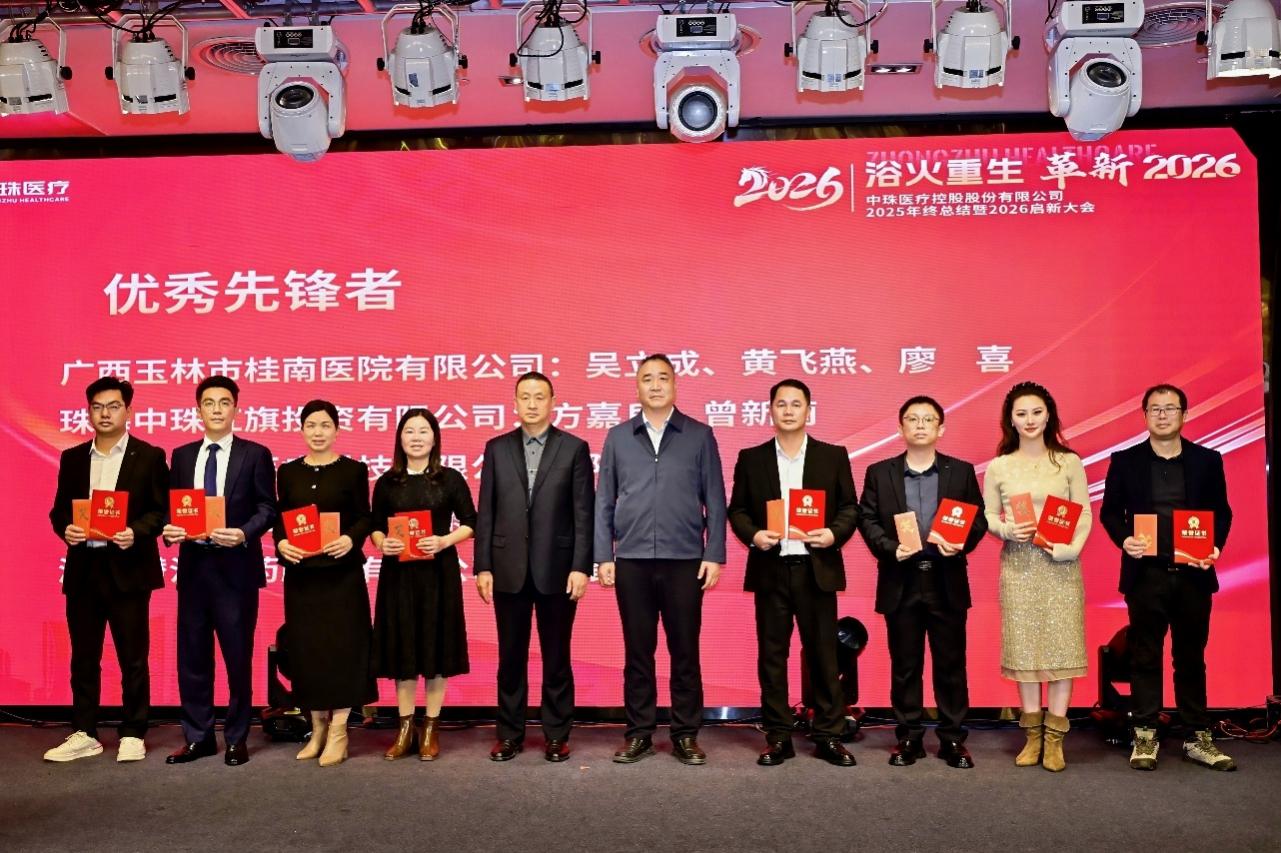 一群人站在一起

AI 生成的内容可能不正确。