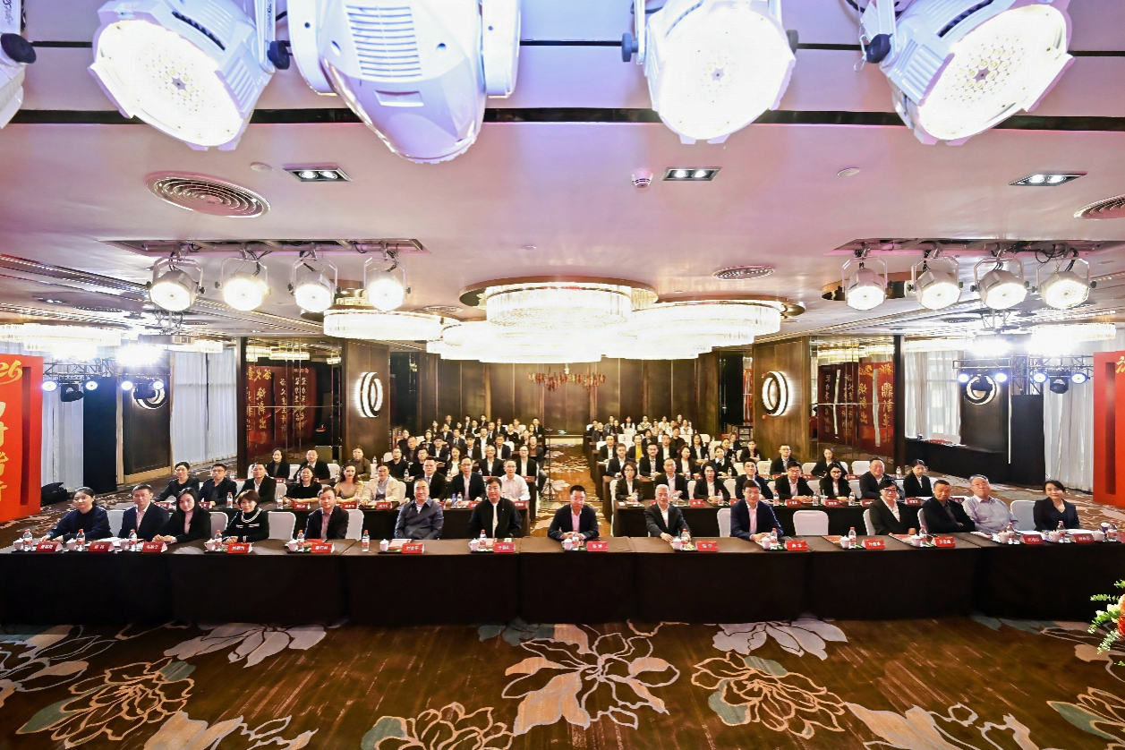 图片包含 室内, 船, 水, 充满

AI 生成的内容可能不正确。